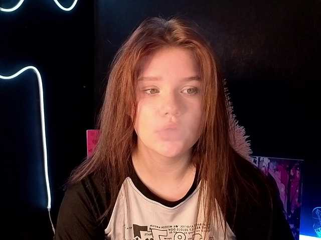 KissShine live cam on BongaCams