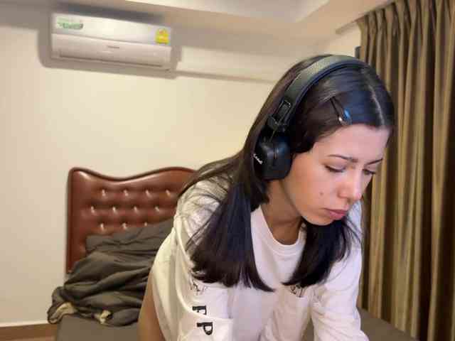 wavy_nights webcam