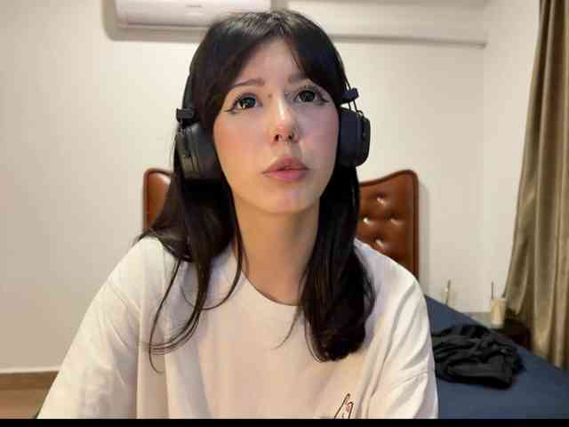 wavy_nights webcam