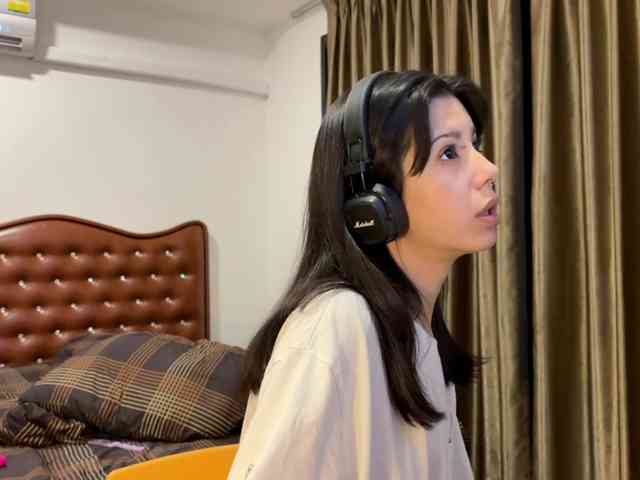 wavy_nights webcam