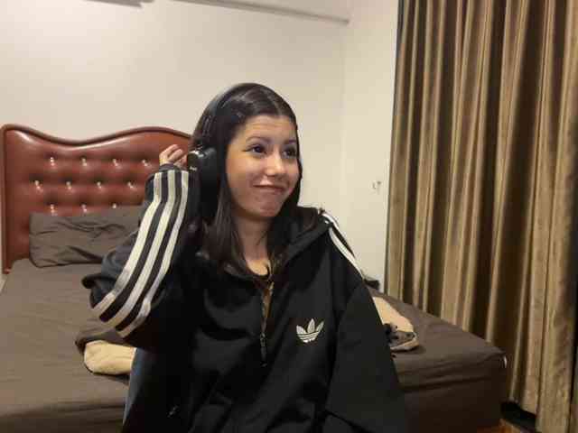 wavy_nights webcam
