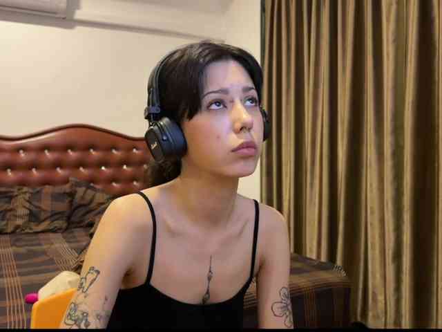 wavy_nights webcam