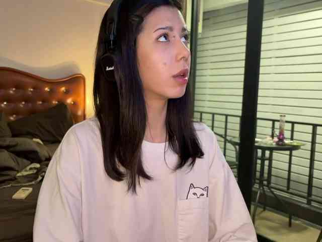 wavy_nights webcam