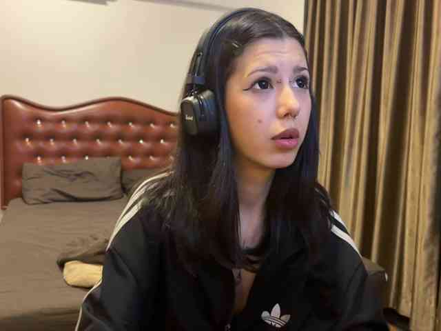 wavy_nights webcam