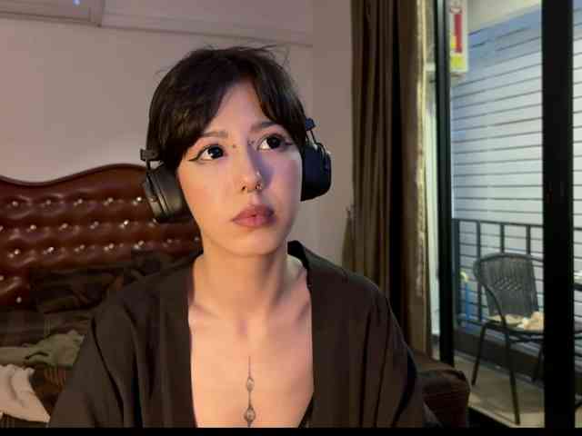 wavy_nights webcam