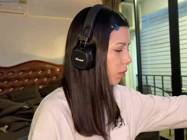 wavy_nights webcam