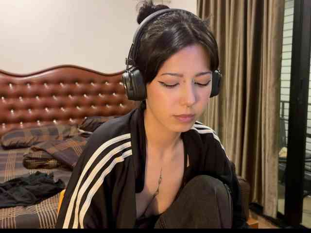 wavy_nights webcam