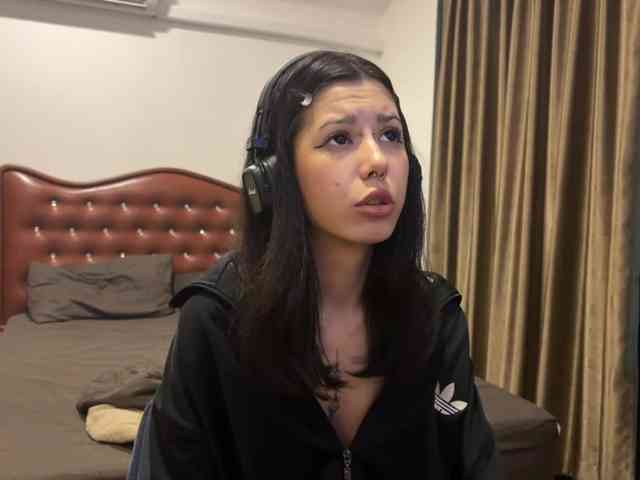 wavy_nights webcam