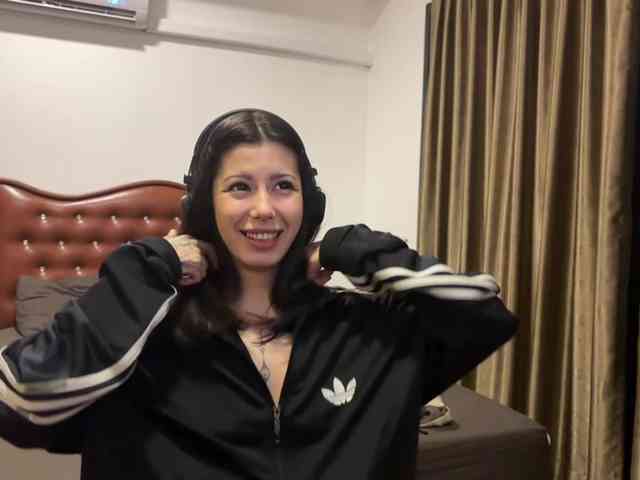 wavy_nights webcam