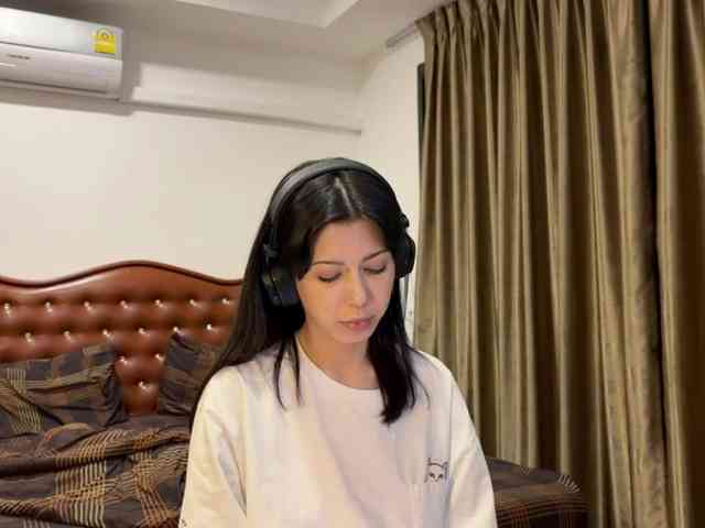 wavy_nights webcam