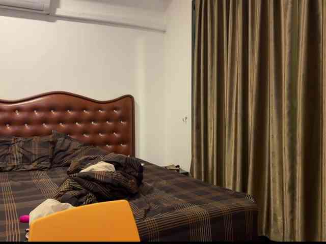 wavy_nights webcam