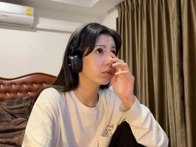 wavy_nights webcam
