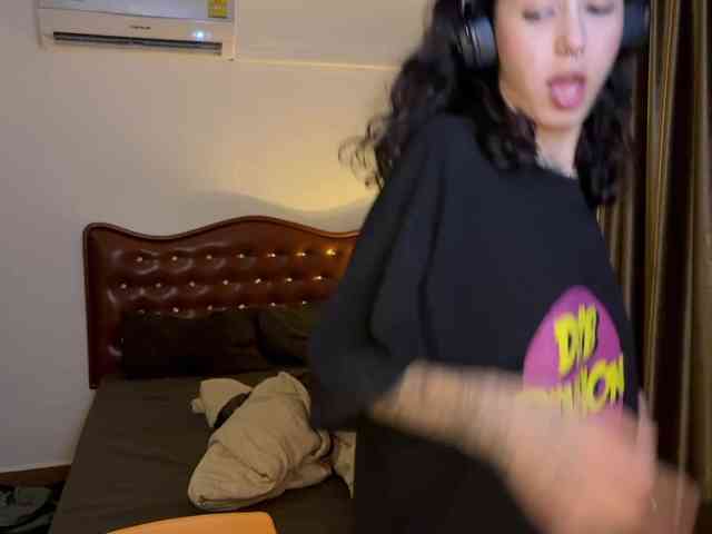 wavy_nights webcam