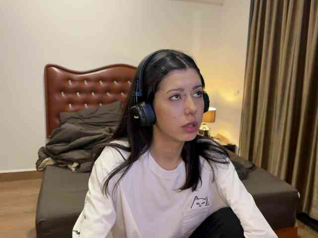 wavy_nights webcam