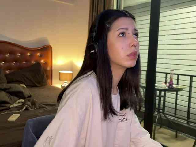 wavy_nights webcam