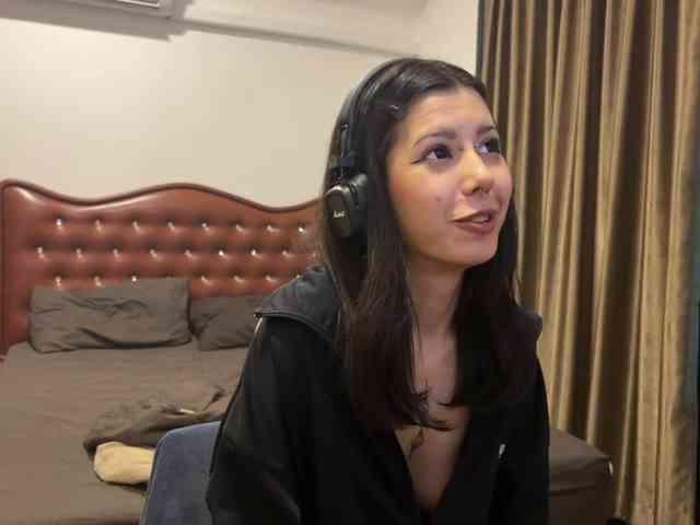 wavy_nights webcam