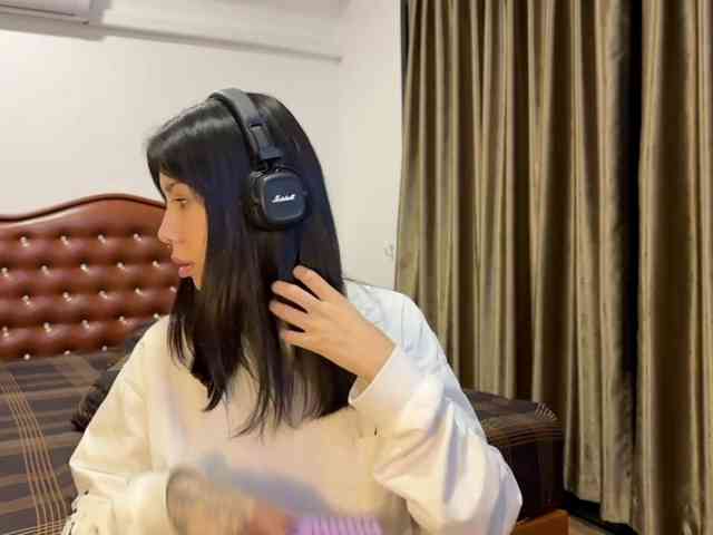wavy_nights webcam
