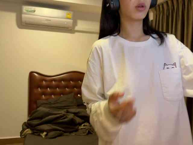 wavy_nights webcam