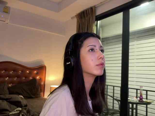 wavy_nights webcam