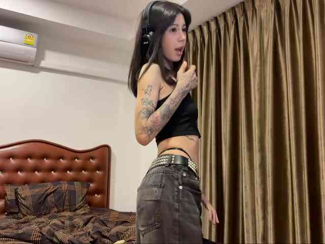wavy_nights webcam