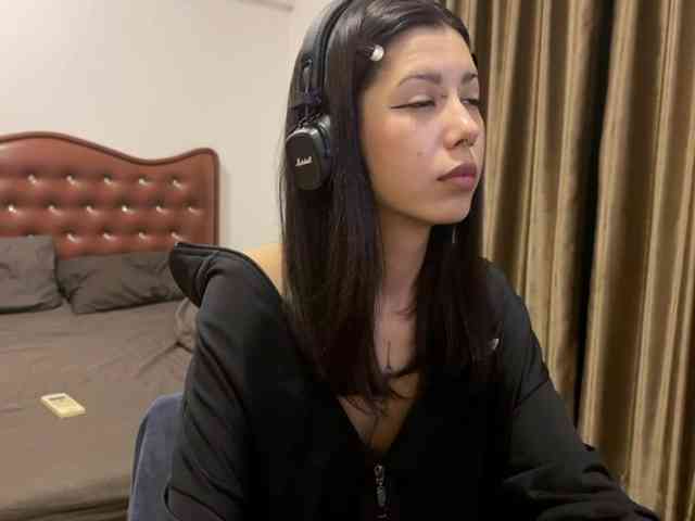 wavy_nights webcam