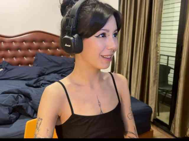 wavy_nights webcam