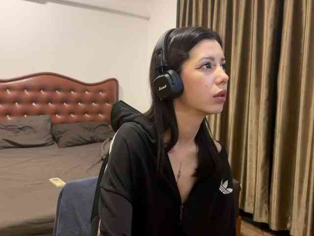wavy_nights webcam