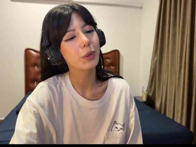 wavy_nights webcam