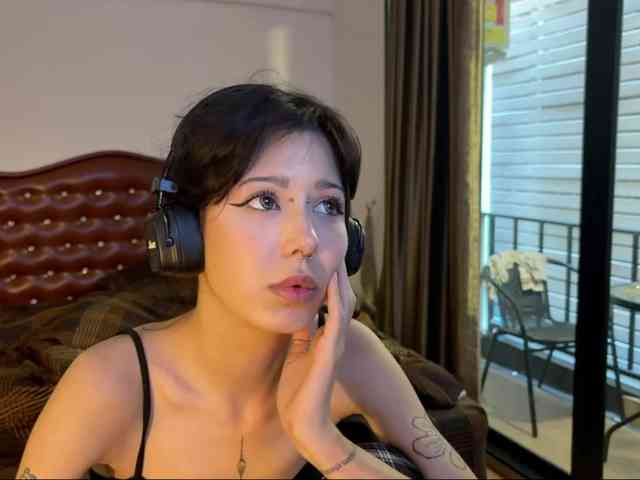 wavy_nights webcam