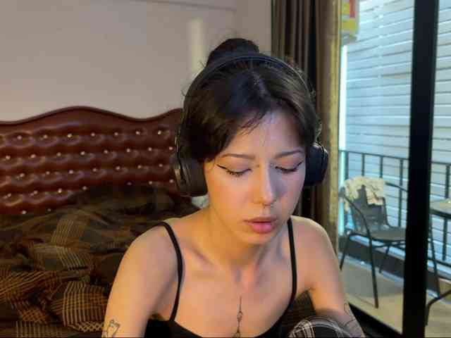 wavy_nights webcam