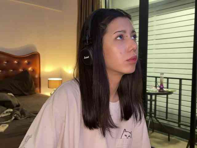 wavy_nights webcam