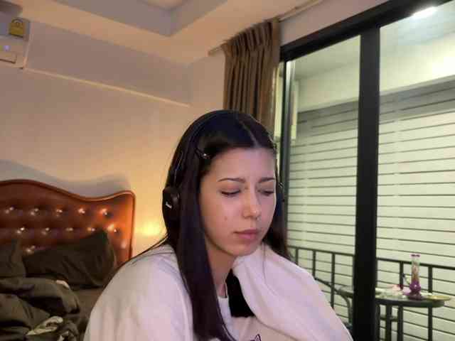 wavy_nights webcam