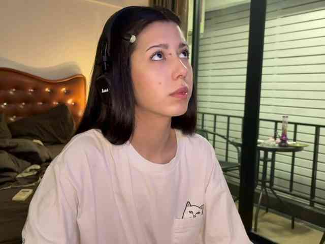 wavy_nights webcam