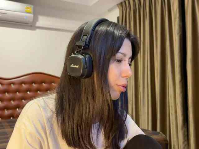 wavy_nights webcam