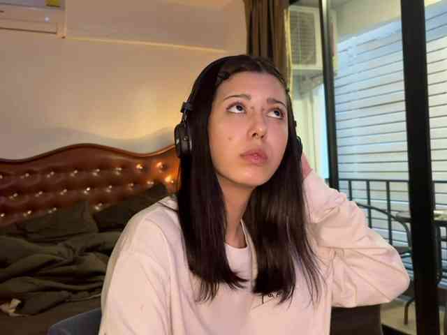 wavy_nights webcam