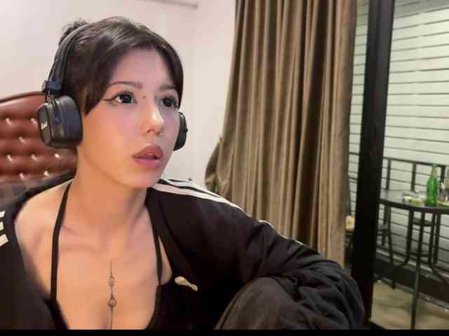wavy_nights webcam