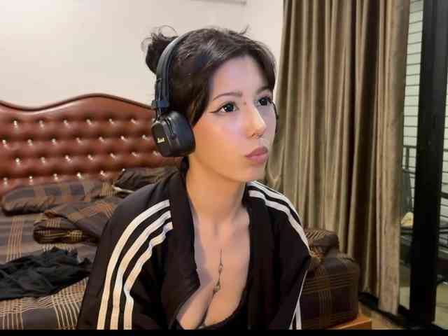wavy_nights webcam