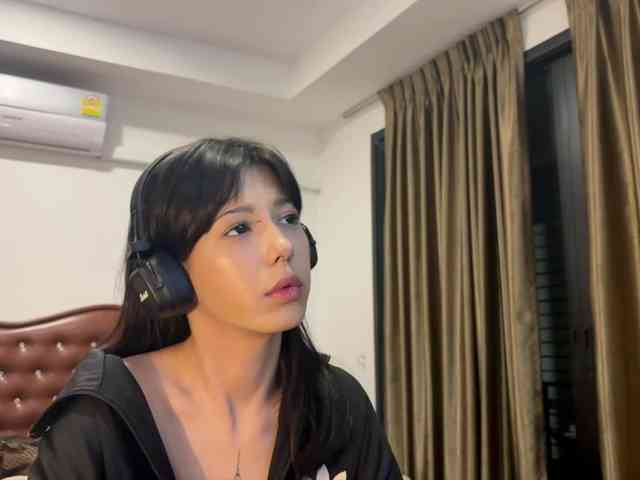 wavy_nights webcam
