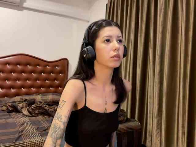 wavy_nights webcam