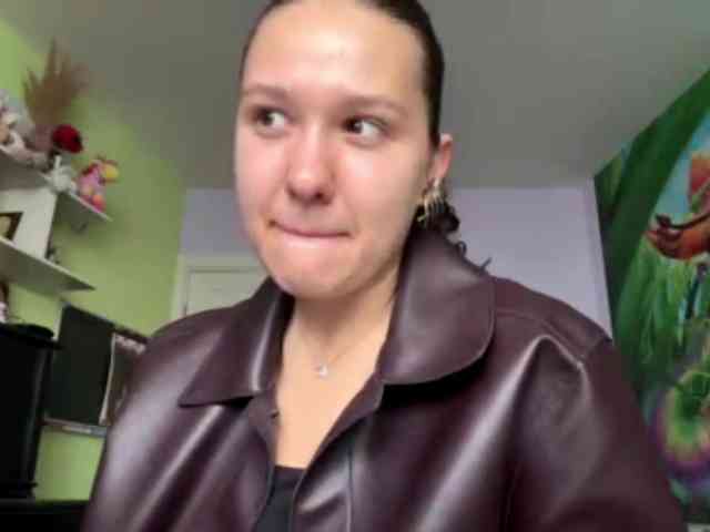 RoxaneLeaphart Live Webcam on BongaCams