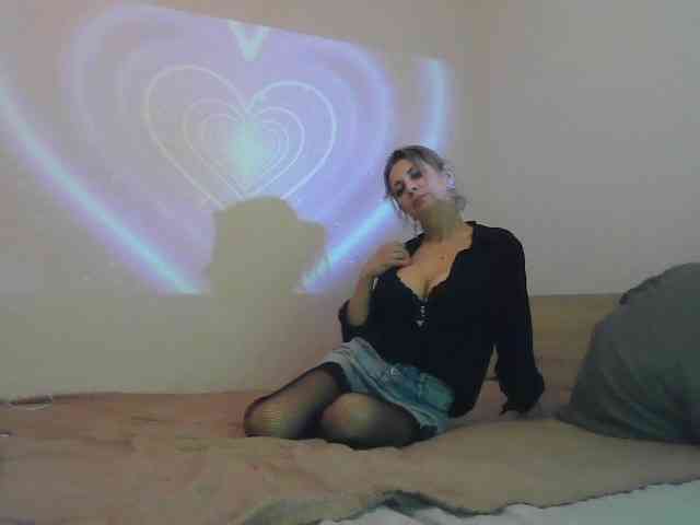 AmoraXX webcam