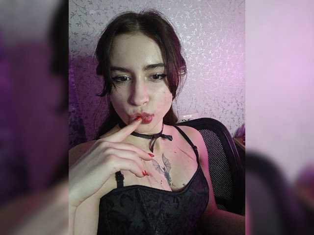 DragonessMiss live cam on BongaCams