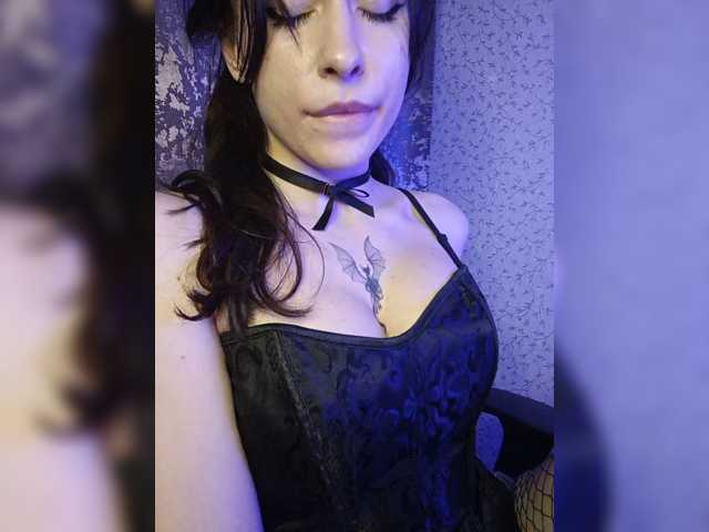 DragonessMiss live cam on BongaCams