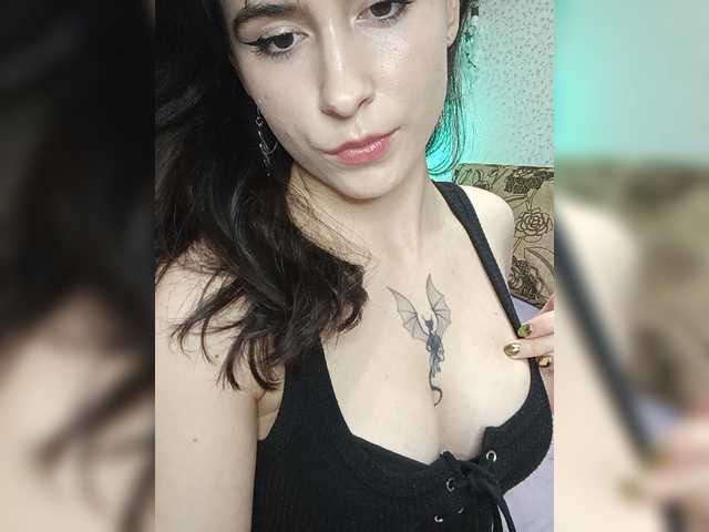 DragonessMiss live cam preview