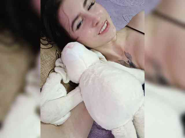 DragonessMiss webcam