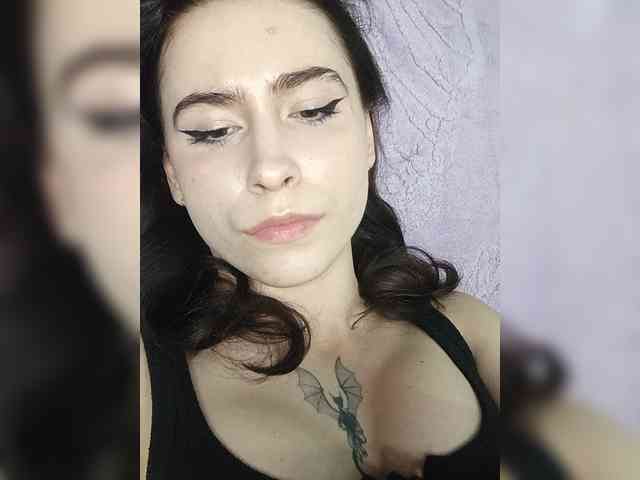 DragonessMiss webcam