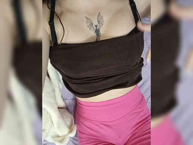 DragonessMiss webcam