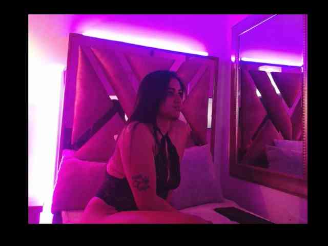 Zaira-night webcam