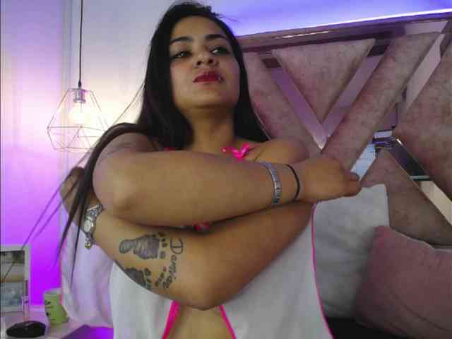 Zaira-night webcam