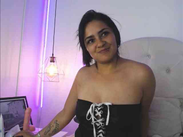 Zaira-night webcam